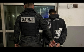 Rosario: monitoreo de 911 y patrullaje policial, determinantes para aprehender a un joven y secuestrar 17 celulares en zona noroeste