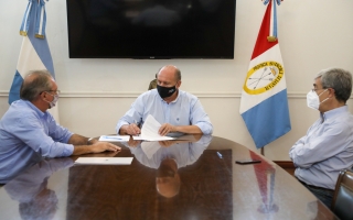 Perotti firmó el decreto que declara la emergencia agropecuaria