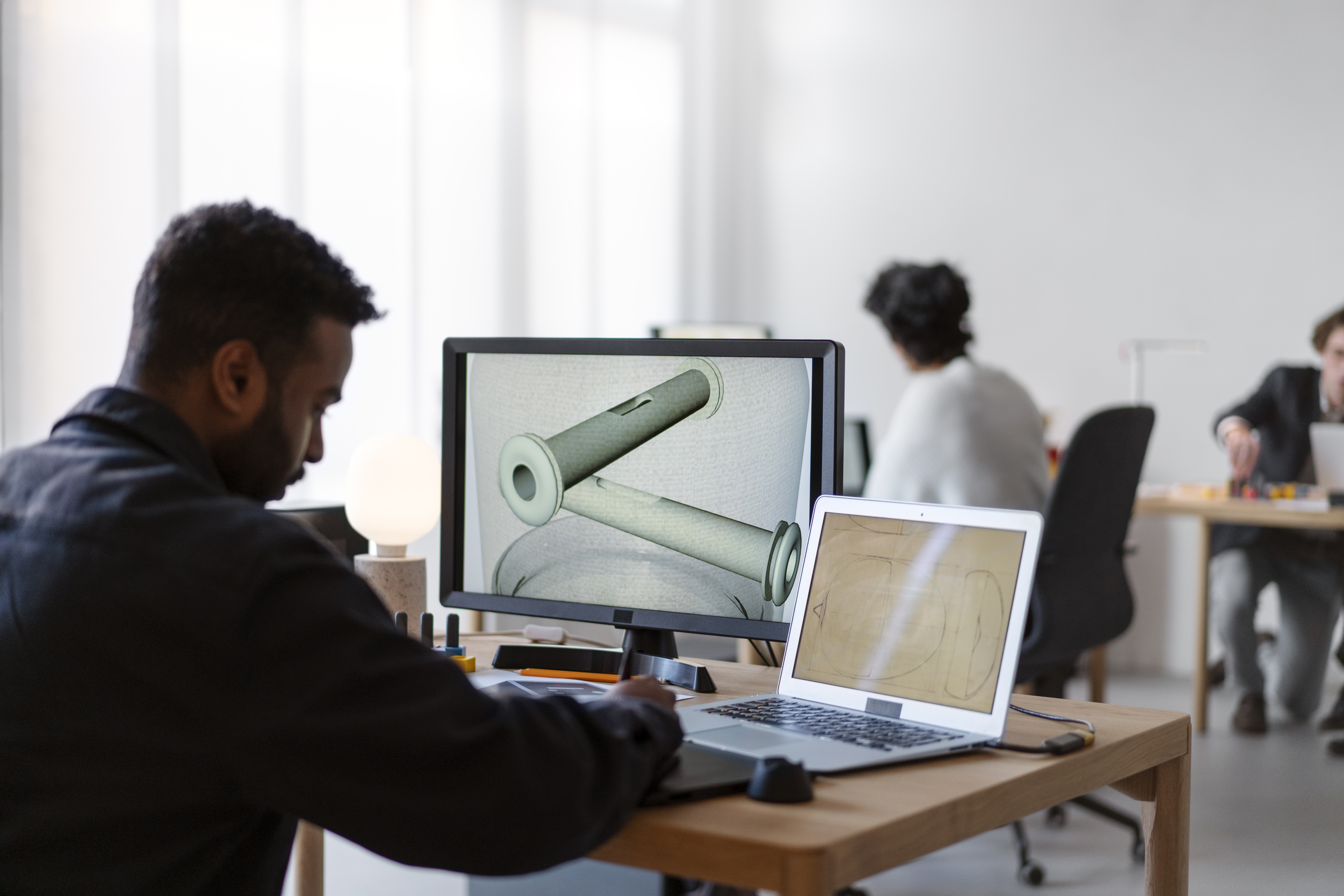 designers-team-working-3d-model