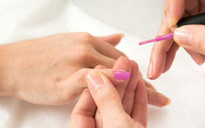 Iniciación a la manicuría básica y esmaltado tradicional y semi permanente