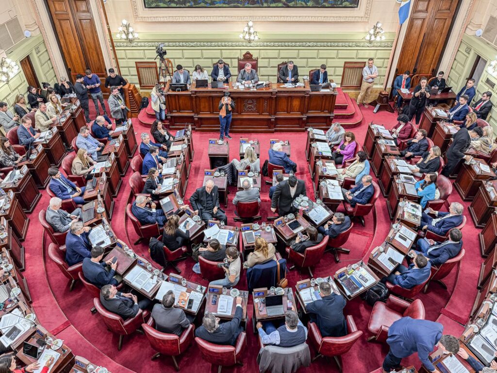 Diario de la Convención de Santa Fe, día 37: Unidos cedió al final y compartió la lapicera de la Justicia - Image 2