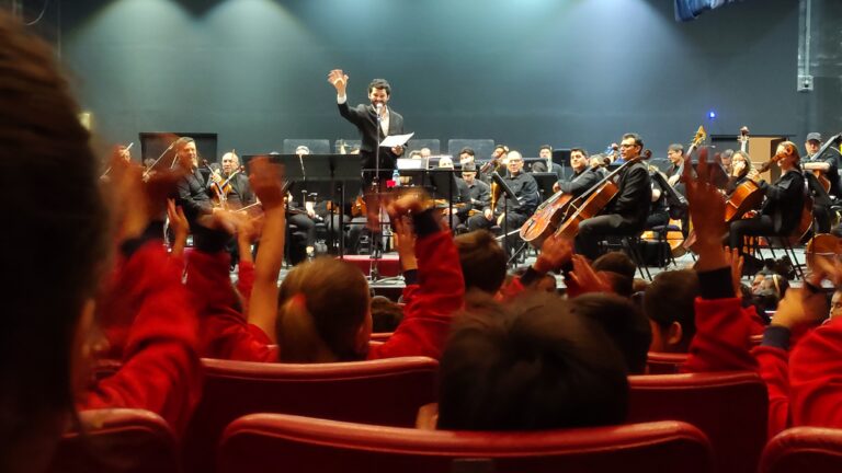 Pedro y el lobo: el canon de la música didáctica sonó en Santa Fe