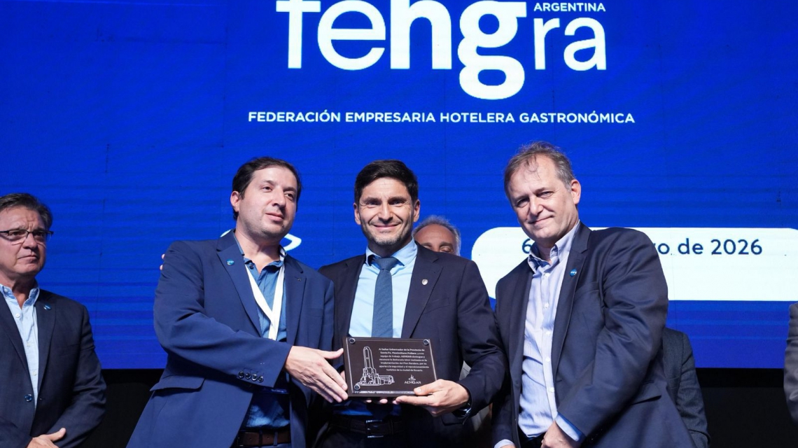 Pullaro recibi&oacute; un reconocimiento por impulsar el turismo en Rosario