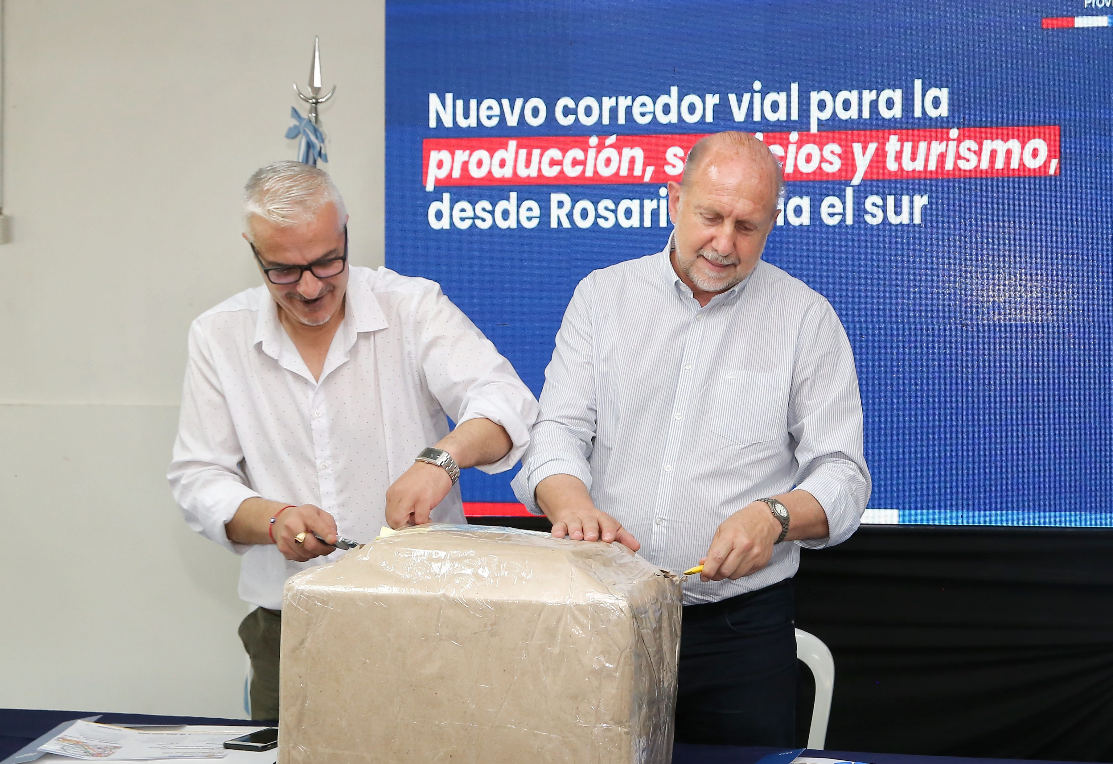 Perotti encabezó la apertura de ofertas para la transformación en autovía de la Ruta Provincial N°21