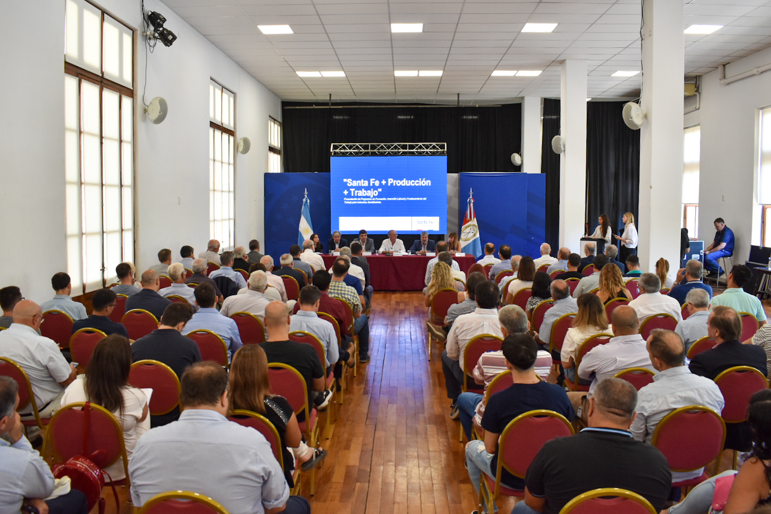 La provincia present&oacute; las herramientas de apoyo al sector industrial ante empresarios en Rosario