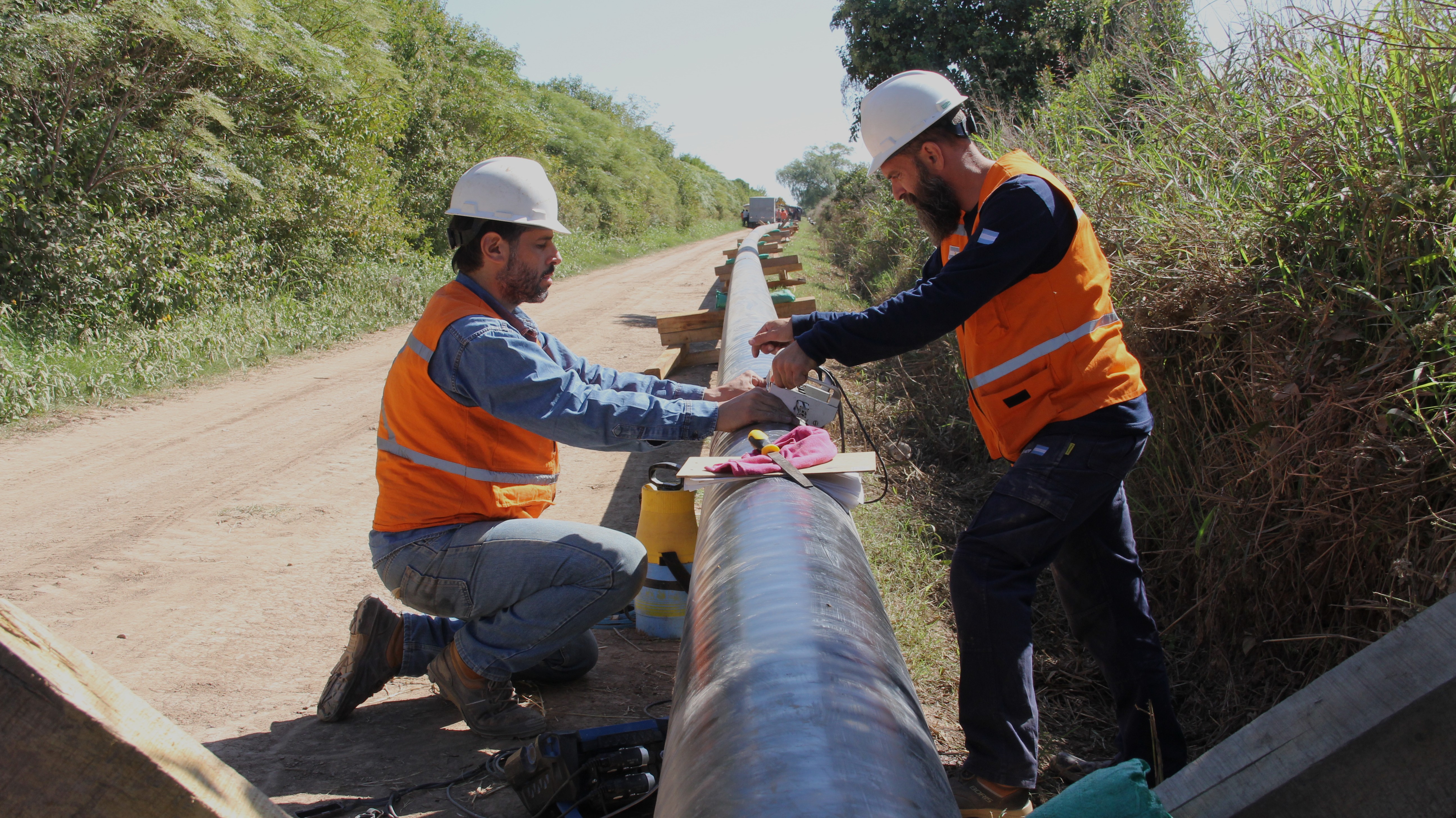 Perotti evalu&oacute; los avances de las obras de los gasoductos santafesinos junto a funcionarios nacionales