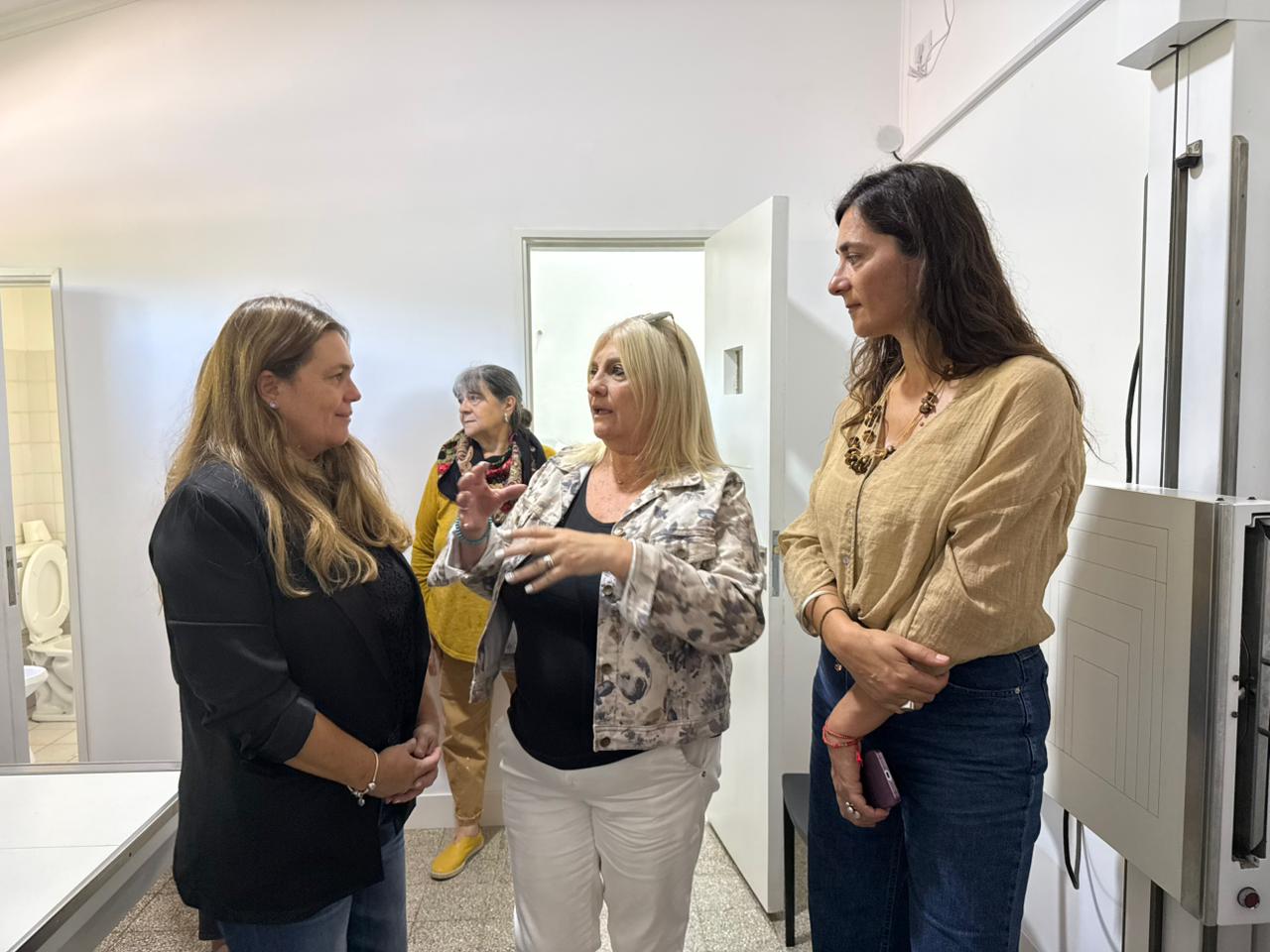 La Provincia inauguró la sala de radiología del Samco de Villa Mugueta
