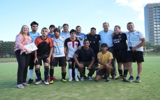 Pullaro acompañó el entrenamiento de Los Búhos y anunció apoyo para su preparación hacia la final nacional