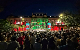 Más de 3 mil personas disfrutaron del concierto “Santa Fe Canta la Navidad” en la Plaza 25 de Mayo