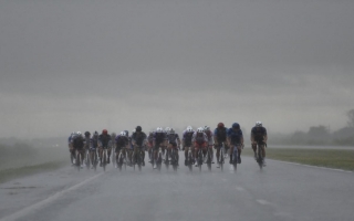 Ciclismo: un frente de tormenta en la zona de Coronda y Arocena, obligó a suspender la histórica Santa Fe-Rosario