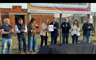Pullaro reactivó en Bigand 20 viviendas abandonadas por las gestiones nacionales de Fernández y Milei, y la provincial de Perotti
