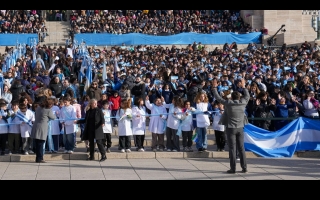 Pullaro encabezó el acto de Promesa de Lealtad a la Bandera ante más de 8.000 alumnos de todo el país