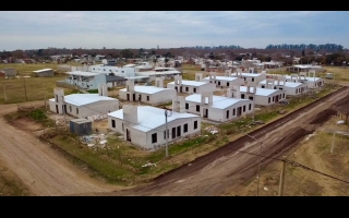 Con un 70 % de avance, la Provincia acelera la construcción de 20 viviendas en Bigand