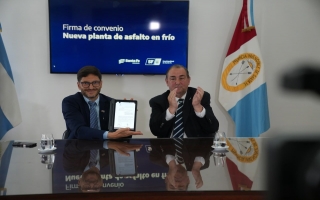 Pullaro entregó a la Municipalidad de Santa Fe un aporte para adquirir una planta asfáltica que genera 50 toneladas de asfalto por hora